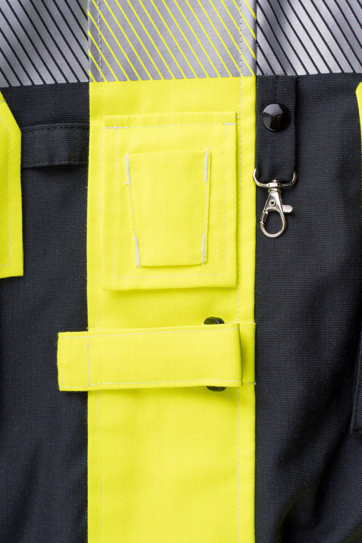 Bauingenieur Mit Grüner Reflektierender Sicherheitsjacke Bei Der Arbeit In Einer Gm1883020138 553561284